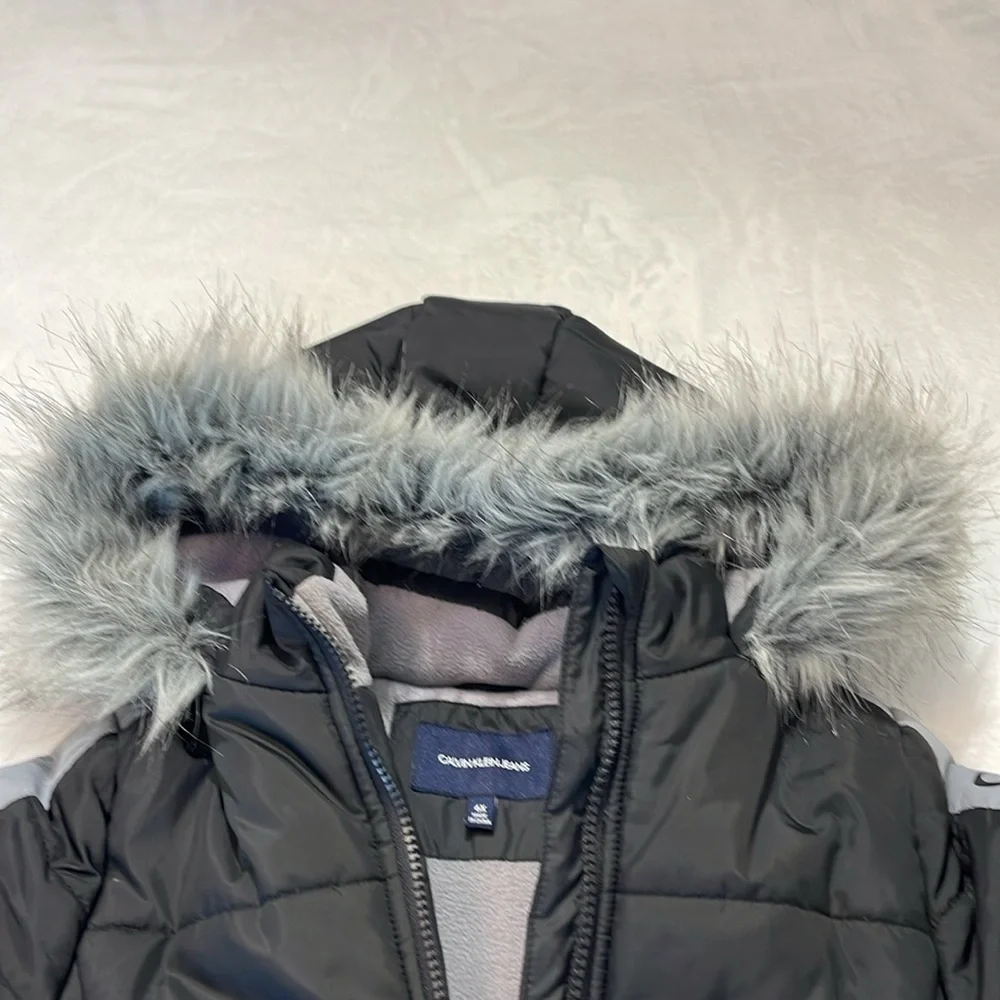 CALVIN KLEIN GIRLS PUFFER COAT. SIZE 6X , BLACK , GRAY